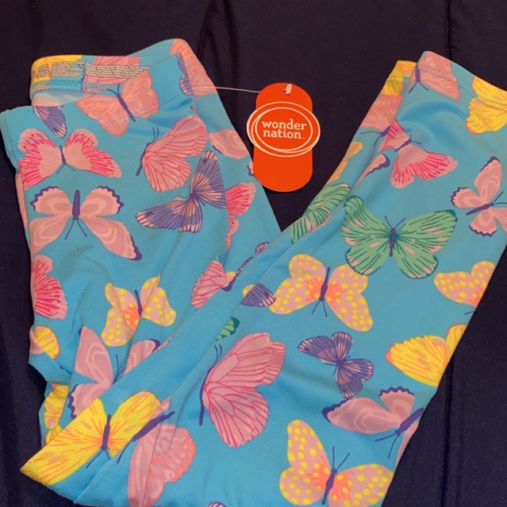 Win butterfly tank with win leggings. Comes as a set.